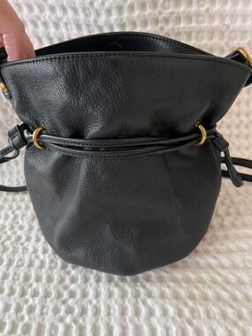 HOBO Black Pebbled Leather Bucket Bag Crossbody Drawstring Brass Hardware